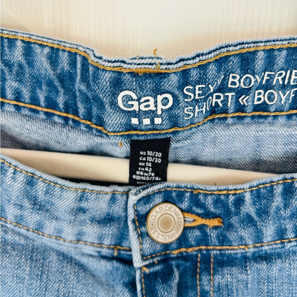 GAP sexy boyfriend denim shorts - Picture 3 of 3